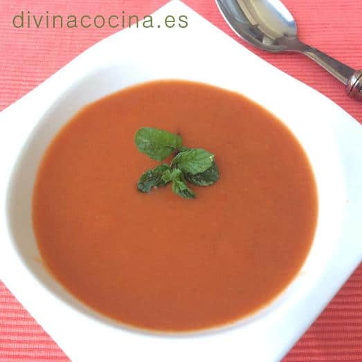 Sopa fría de tomate y menta 1