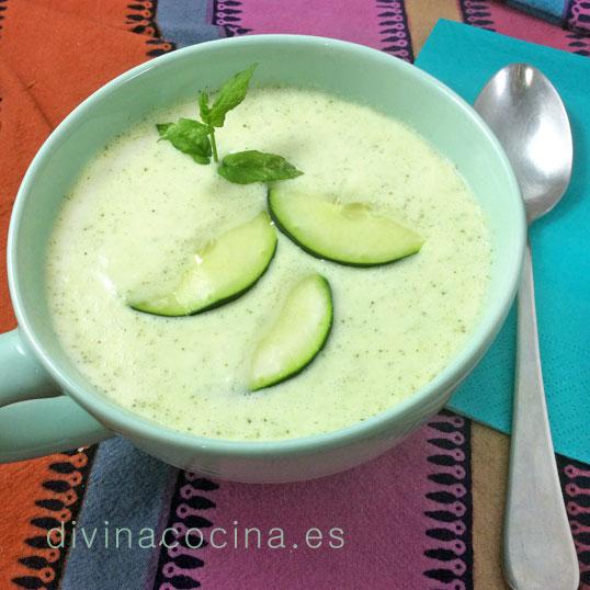 Sopa fría de pepino y yogur 1