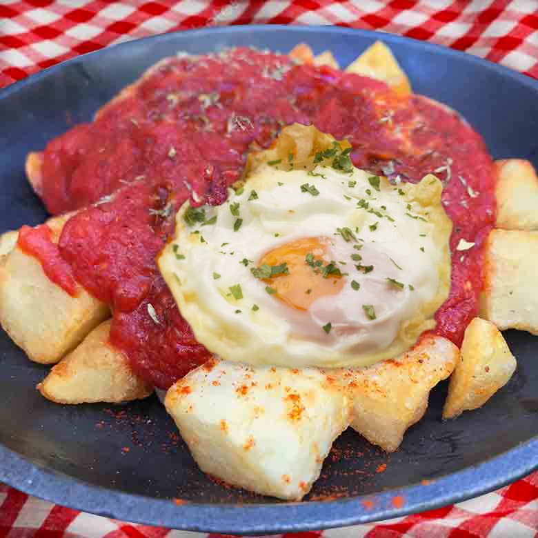 Huevos Con Patatas Bravas - Receta De DIVINA COCINA