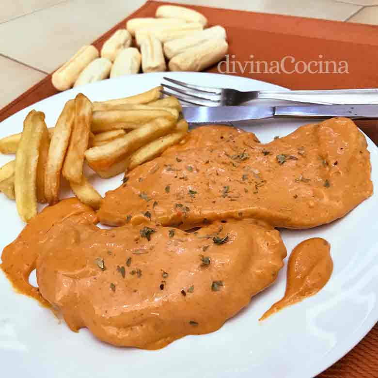 Filetes de pechuga a la crema de piquillos 1