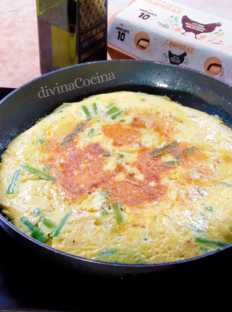 tortilla de patatas con cebolla y judias verdes