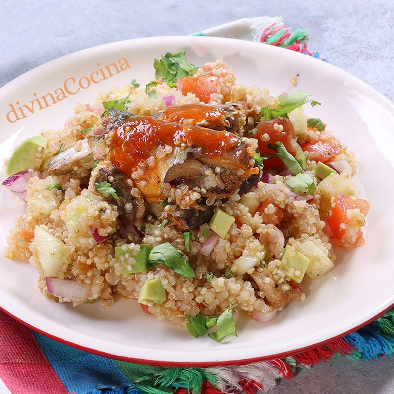 ensalada de sardinas en conserva y quinoa