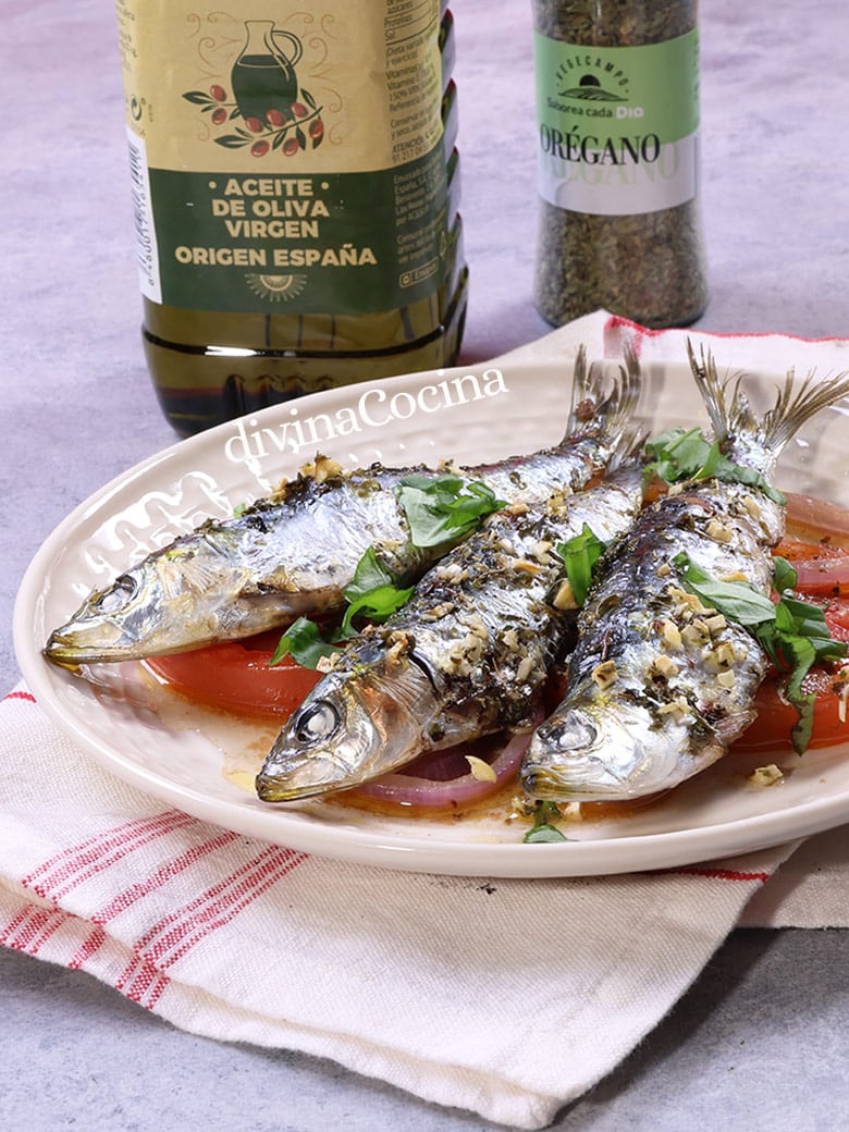 sardinas al horno con tomate y cebolla