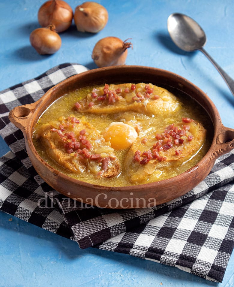 Sopa de cebolla con huevo y jamon