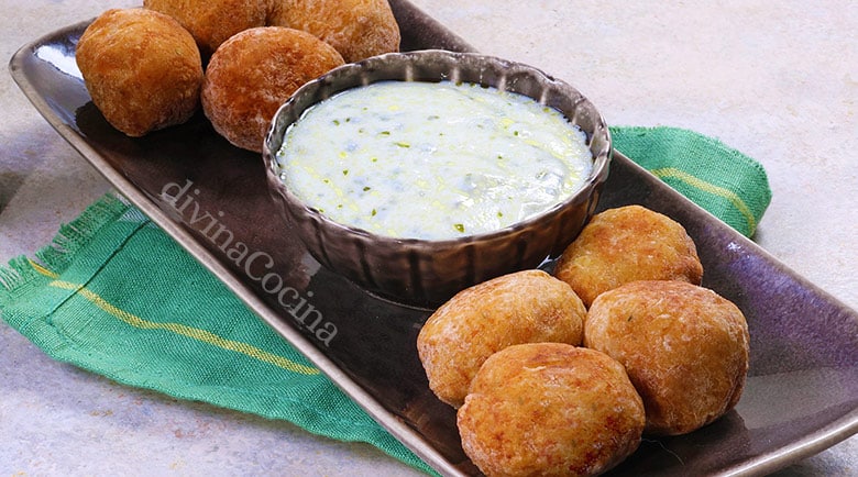 albondigas de pollo con salsa de yogur