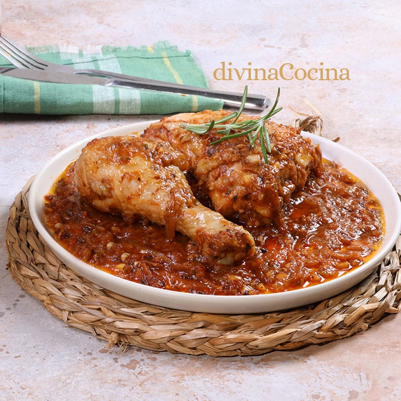 Pollo en salsa con picada de almendras