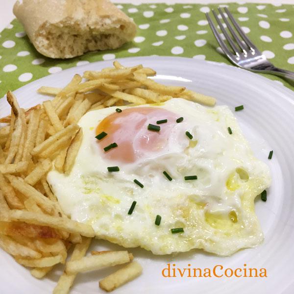 Huevo frito en el microondas al minuto - Receta de DIVINA COCINA