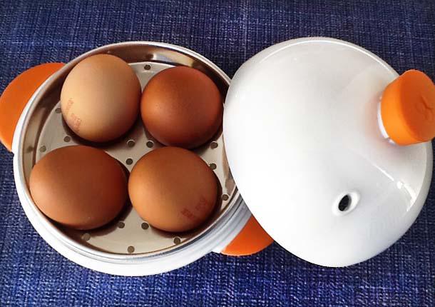 Cómo hacer un huevo cocido en el microondas en vaso. Receta fácil