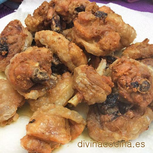 Pollo frito marinado –– Receta de DIVINA COCINA