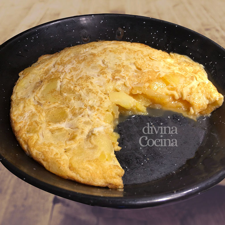 Tortilla de Patatas Clásica, trucos y consejos - Receta de DIVINA COCINA